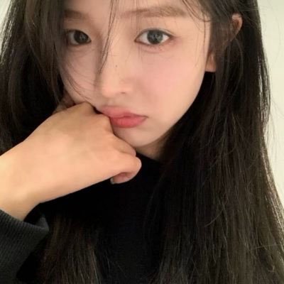 J5y87UUryESYV's profile picture. 