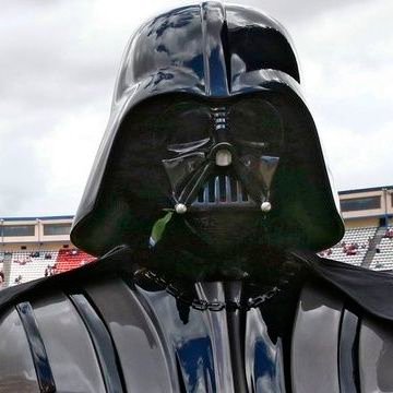 Cuenta parodia
Me han devuelto @Darth_VADER1903