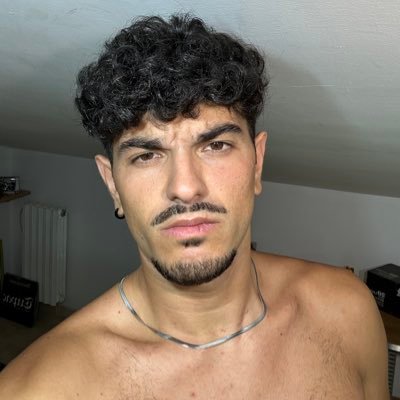 Nuovo profilo, same old me https://t.co/ik3PTfUCGp