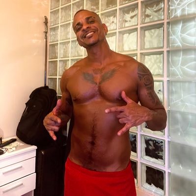 👨🏽🏫 Linguist • ✍🏾 Writer
🗒️ Proofreader • ♊️ Gemini
🇧🇷 From Rio • 🏋🏾 Physical Education Student | Fitness Enthusiast