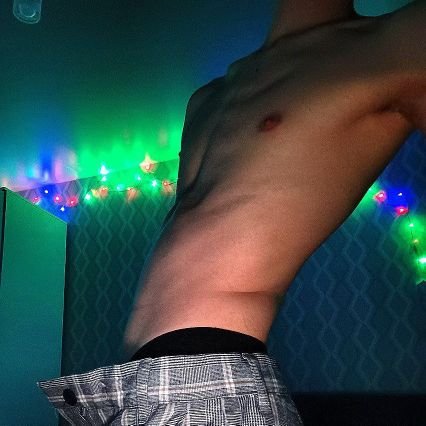 A young and inexperienced  puppy who wants to find a master🐶🐾