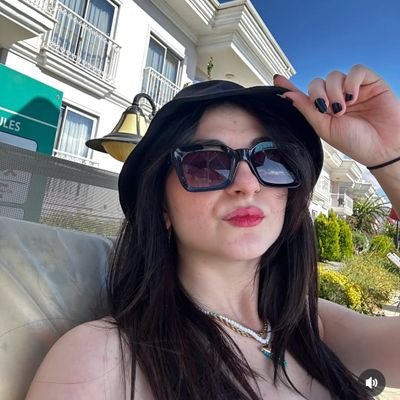 zeynepinin's profile picture. 🪐