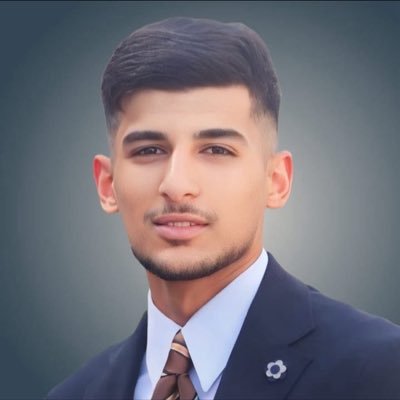 فمتَى اللِقاءُ وكم يطولُ تساؤلي هل في الحياة بقِية لِأراكَ؟