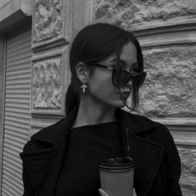 Sociologue et chercheur en sciences sociales, intéressé par la musique classique, opposé à la discrimination et à l'oppression.