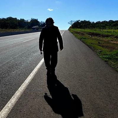Saliendo de la caverna, en silencio, tratando de ser invisible. 📚☕☕️🎧
✍ 📗 LA CAVERNA DE ASUNCIÓN
