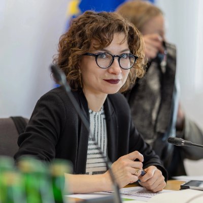 Posłanka na Sejm z listy Lewicy z okręgu nr 13 (Kraków-Olkusz). Feministka, mama Róży i Józefiny.