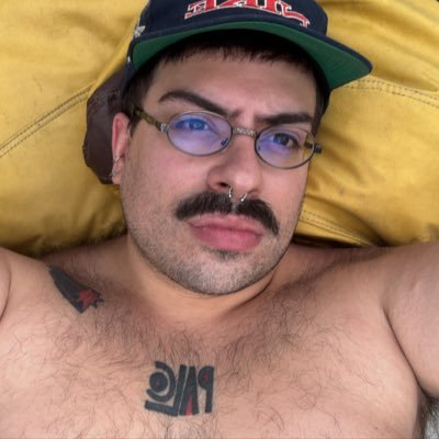 gaganays's profile picture. artista, diretor de arte e não me leve a sério !