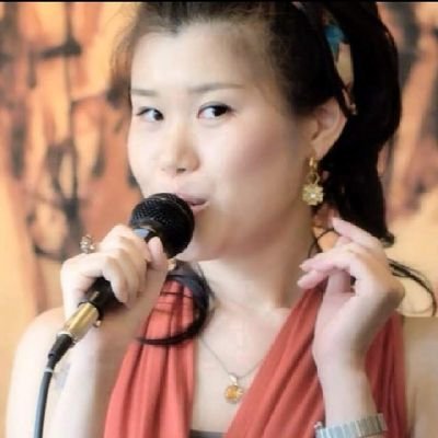 jazzやpopsを歌っています🎤
coromというアプリで月に1回配信ライブをお届けしています💐
お客様と一緒に楽しいライブ空間を創り上げたいです☀️
是非ライブでお会いできたら嬉しいです♥