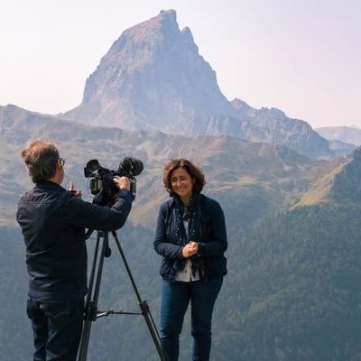 Ne nous prenons pas au sérieux, il n y aura aucun survivant (A.Allais). Italienne dans une autre vie.