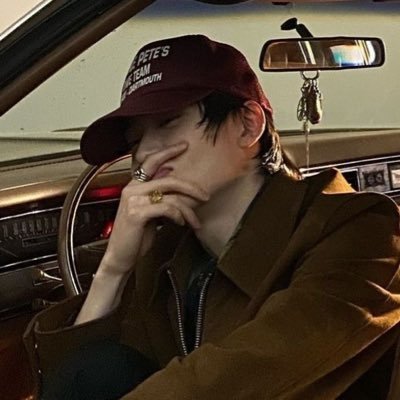 vloraent's profile picture. 