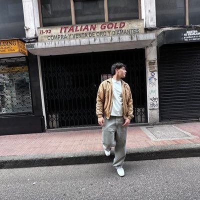 sansebazzz's profile picture. rodeado de npc inservible