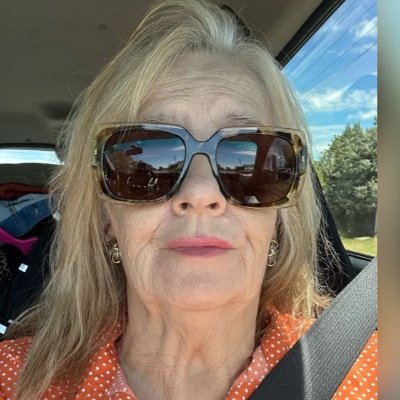 RiaRensbur34003's profile picture. 