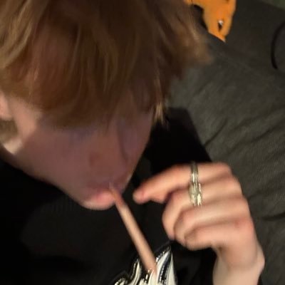 he/him - Existenz zwischen Shitposting und Linksextremismus ✊ROTFRONT ☭ 🚩| 🌱🍉