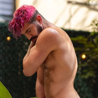 NEW ACCOUNT : (they/them) 18+ ONLY🔞 Adult content • Burlesque • Advocacy • Producer • Host • Blogger & that’s just my vibe…