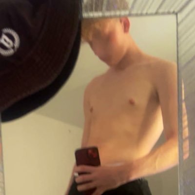 18 Y/O - Manchester 😈 Straight but gay for pay😉 Snapchat - cjack2712