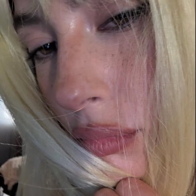 thhereal's profile picture. certified fan girl ⭐️ #1 of ikiiky