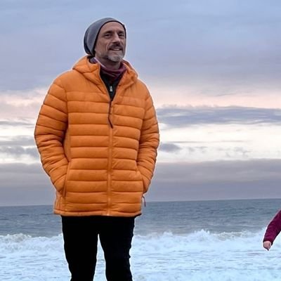 Fortunato Buenaventura
De 50 y 13.
-tan joven y tan viejo, like a Rolling Stone-
Simpático, pero no ejerzo.
Zurdo, pero escribo con la derecha.
#AntiFacho
