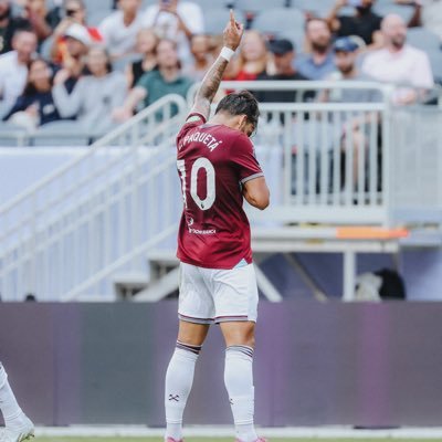 isc_whu's profile picture. massive