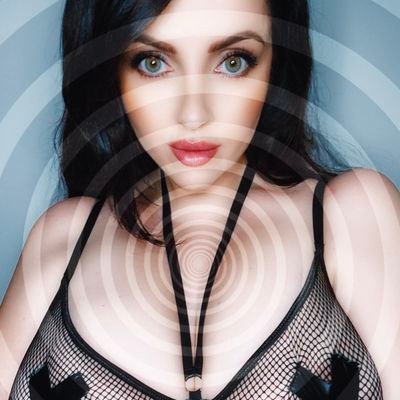 Hypnotic Irish Goddess. Addictive. Curvy. Tap in, if you dare... ✨️
https://t.co/kglRaxpqay