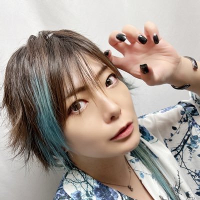 男装生業にして13年目。 起業して男装アイドルやってた。現在フリーランス。お仕事依頼→info.amgs.pjt@gmail.comまで。タレ目|オレ様|猫飼い|観劇|2次元|長い襟足が目印。お出掛け|レンタル|LIVE|バーテンダー|時々お芝居。