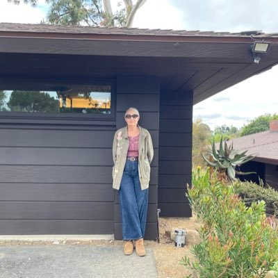 AlexandraSquie2's profile picture. “Update” is my trigger word.
