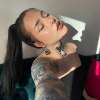 itsvicivail's profile picture. 🕯️ your favourite chaotic being 🕯️ • 🖤 findom 🖤 • main: @vicivail