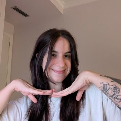 me gustan los vampiros y comer plantas ₍ᐢ. ̮.ᐢ₎ *:・゚ ♡ | she/her 🐰
