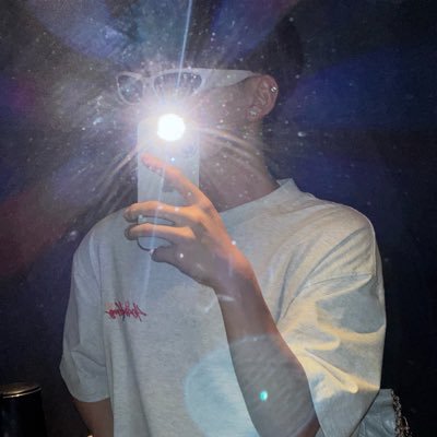 zhhdjsjsshahh's profile picture. 