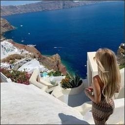 Lover of languages, cultures, and new experiences.