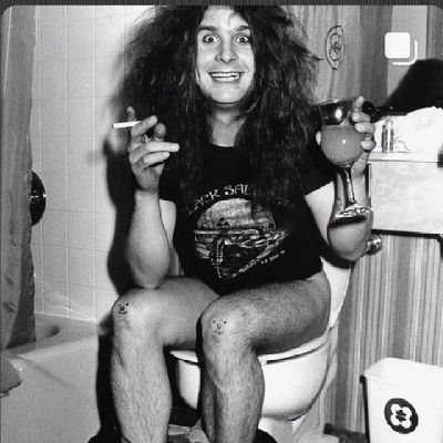 StephenMhollar's profile picture. this shit is stupid.