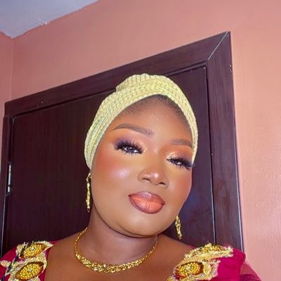 Reine_lolette's profile picture. A complete package of awesome 🖤