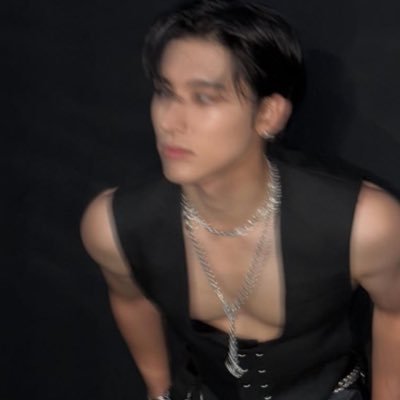 sanwooah's profile picture. ze/zir & he/him 🔺 25+ 🔺 🔞 deobitiny 🖤 (yxn)wxxsxn 🖤 jxric 🖤 puppy: @ohhhmypeach 🐈💕