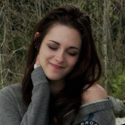 notokbutfine10's profile picture. kuch rishte sirf khamoshi mein poore lagte hain