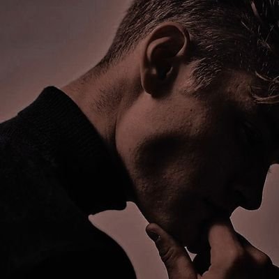 RP | 18+ | ООС
NSFW
20 лет.
Хороший студент, не очень хороший человек.
Настоящий Дракон. Почти.
#rp #баббл #чд