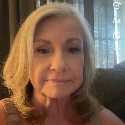 Animal loving hippie (adopt don’t shop)!! Periscope refugee 2017… I lost my old account so follow me!!💕💕💕