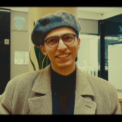 MhmdIch's profile picture. اول نوشتم ترنسلیتر بعد دیدم واقعاً ترنسلیتر نیستم، بعدش نوشتم لینگوئیست الان فهمیدم لینگوئیستم نیستم. فعلاً از چیزی مطمئن نیستم پس هیچی نمی‌نویسم.