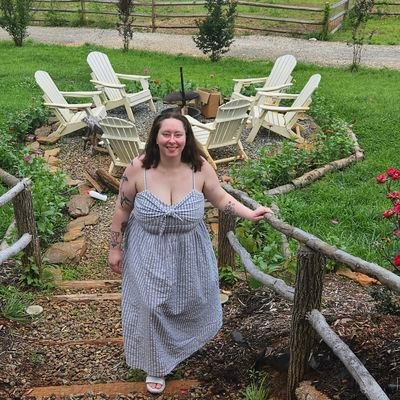 lizziepallooza's profile picture. 18+ BI