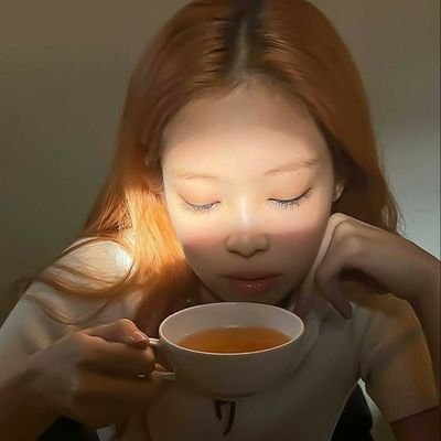 lvlxsaa's profile picture. she is not me