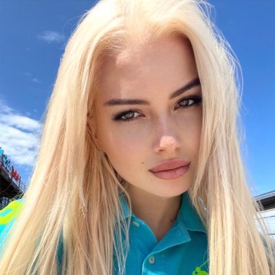 An independent girl who loves fitness, horse riding and swimming