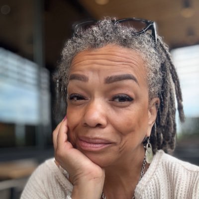 Keen interest in history, architecture, design, good food. My timeline is the most eclectic. Mother of 3. Nana of 4. She/Her #BLM #prochoice 🇨🇦🇺🇸🌈💚🏖