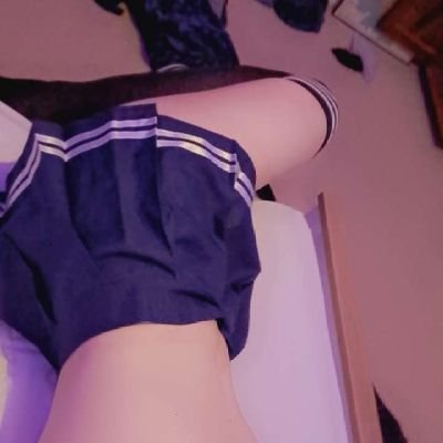 NSFW just an airhead british twink trying to pay his university bills with thighs. love you all :3 DM for content £10 per picture