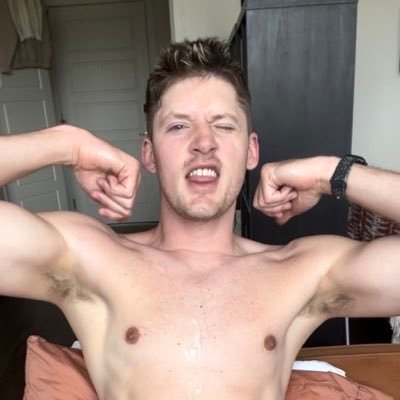 Queer | 6’5” | 18+ | Vers Switch Bator | A show-off who likes to stroke | DM for collabs | Check the links 👇