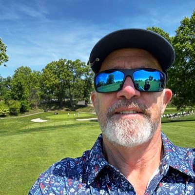31 years sober. Never republican. DM’s are fine. 🏌️🏌️🦅