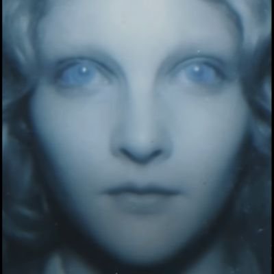 CRYSTAL_ST0NE's profile picture. 