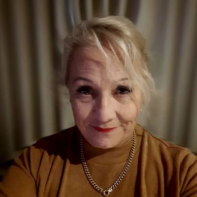 🇺🇲🇦🇺🇬🇧 Curious about what's going on. Danish, English, Irish, Australian Australian 😂😂 🤭 Mum ❤️ 🏆 love music.. #photography