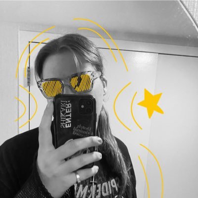 disaster lesbian | musician | filmmaker | Award nominated theatre actress | guitarist for @MyhrtYourhands | i run @shikariupdates