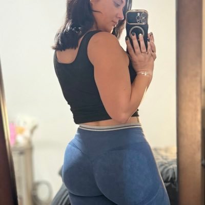 Your Fav Arizona MILF https://t.co/VYjSERty4R. https://t.co/BhIWnlzcKY