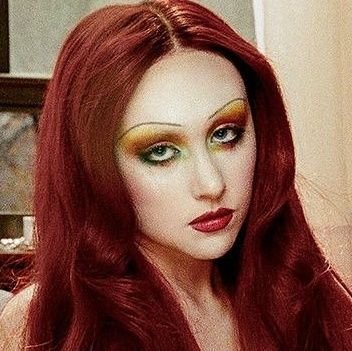 irl lisa swallows ⋆。˚꩜ 🚕 i babble about Miss Roan and Eilish 💌