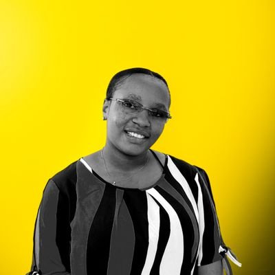 Brand Strategist & Identity Designer. Helping brands like yours clarify who they are, communicate it visually and convert attention to income.