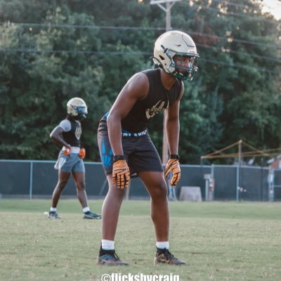 Northern nash 5’10 170+ ATH c/o 28 Max bench : 275 Max squat : 400 3.8 gpa